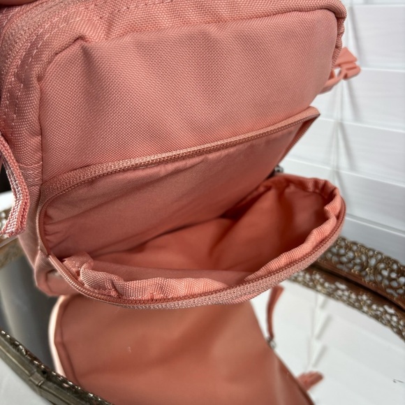 Nike Bag Heritage Crossbody Pink Zip Closure Adjustable Removable Strap Travel - Picture 8 of 10